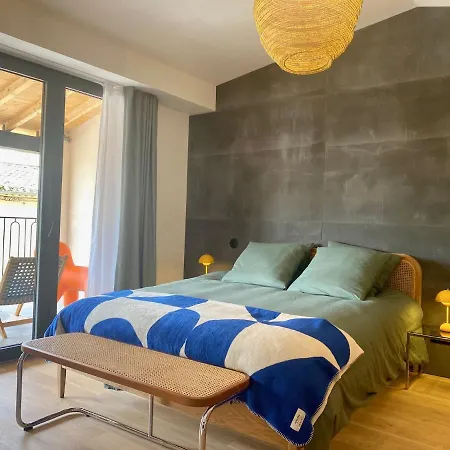 Au Pied De La Cite Medievale - Le 127 Каркассон