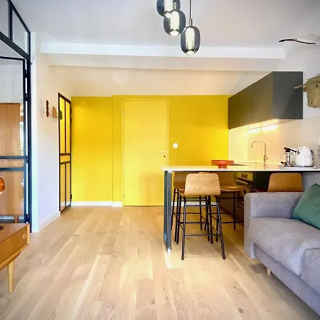 Au Pied De La Cite Medievale - Le 127 * Каркассон