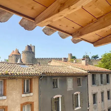 Au Pied De La Cite Medievale - Le 127 *