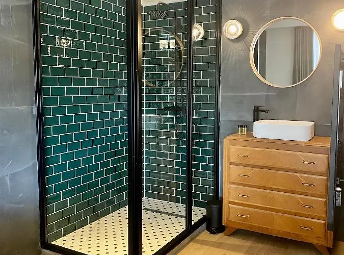 Au Pied De La Cité Médiévale - Le 127 Carcassonne