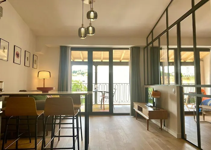 Au Pied De La Cité Médiévale - Le 127 * Carcassonne