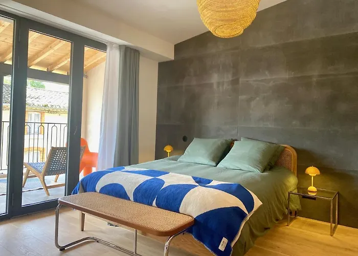 Au Pied De La Cite Medievale - Le 127 Каркассон