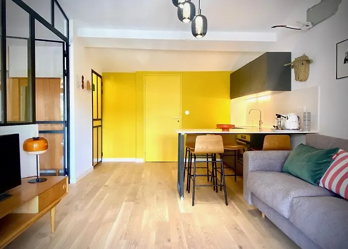 Au Pied De La Cite Medievale - Le 127 * Каркассон