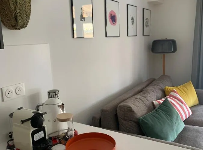 Au Pied De La Cite Medievale - Le 127