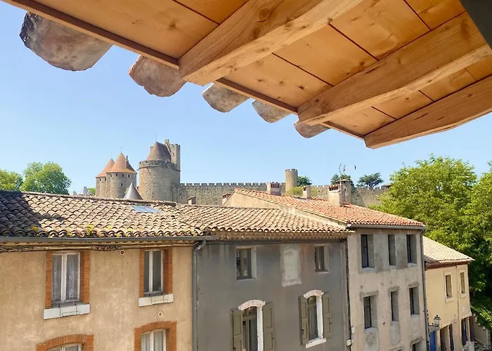 Au Pied De La Cité Médiévale - Le 127 *