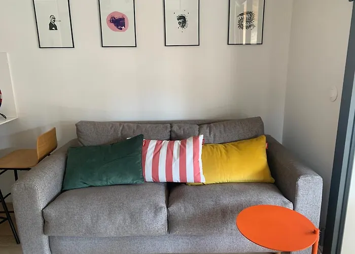 Au Pied De La Cité Médiévale - Le 127 * Carcassonne